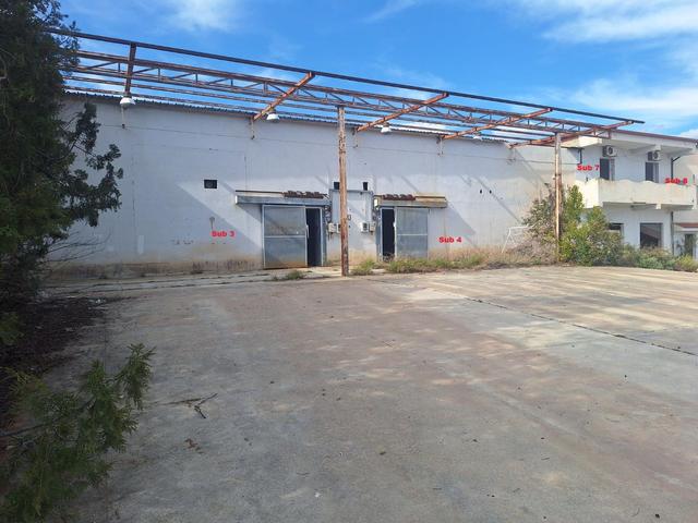 Magazzini in vendita
