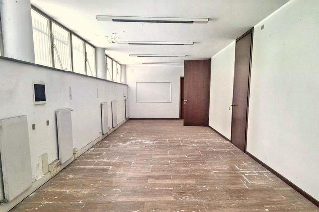 #2515000 Complesso artigianale commerciale e corte in vendita - foto 6