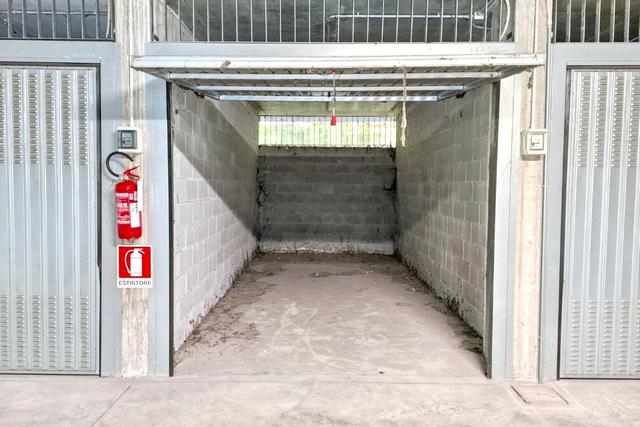Garage in vendita