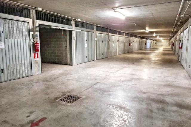 Garage in vendita