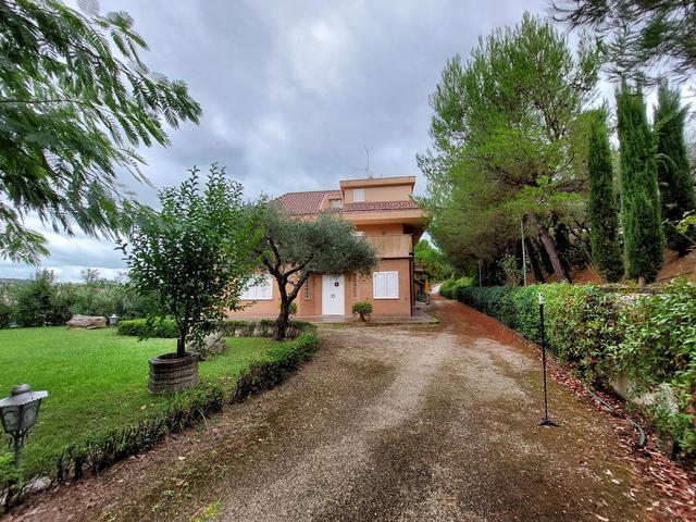 Alberghi in vendita