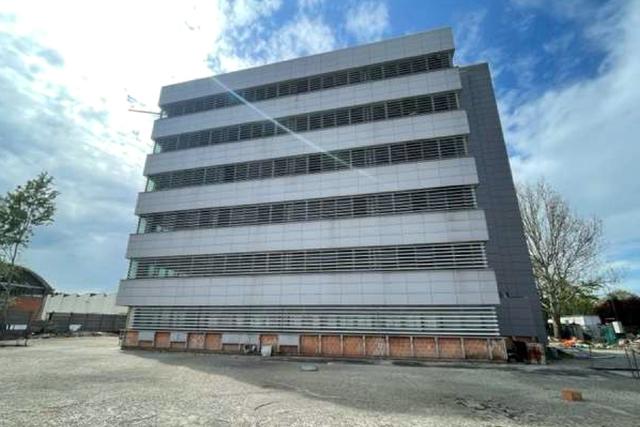 #2536662 Edificio direzionale grezzo con cortile privato in vendita - foto 1