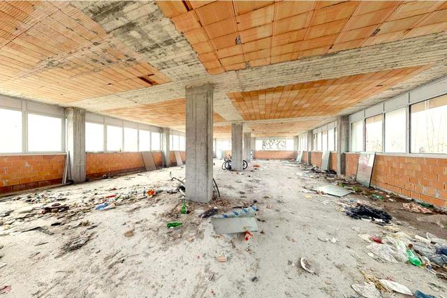 #2536662 Edificio direzionale grezzo con cortile privato in vendita - foto 2