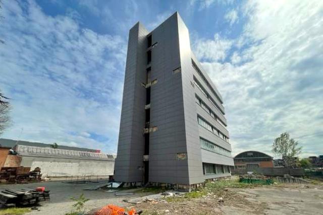 #2536662 Edificio direzionale grezzo con cortile privato in vendita - foto 3