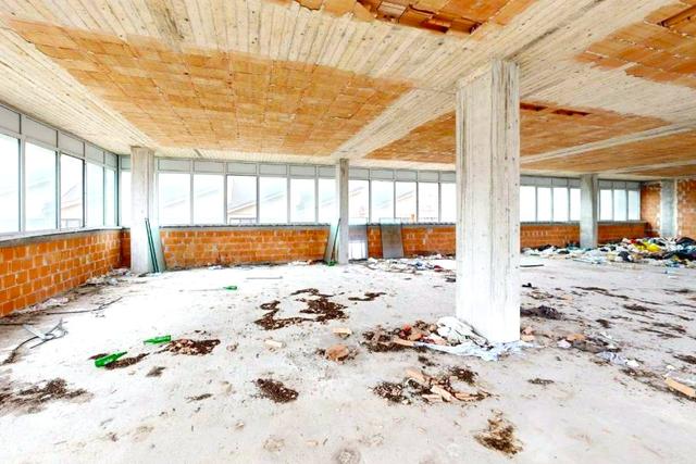 #2536662 Edificio direzionale grezzo con cortile privato in vendita - foto 4