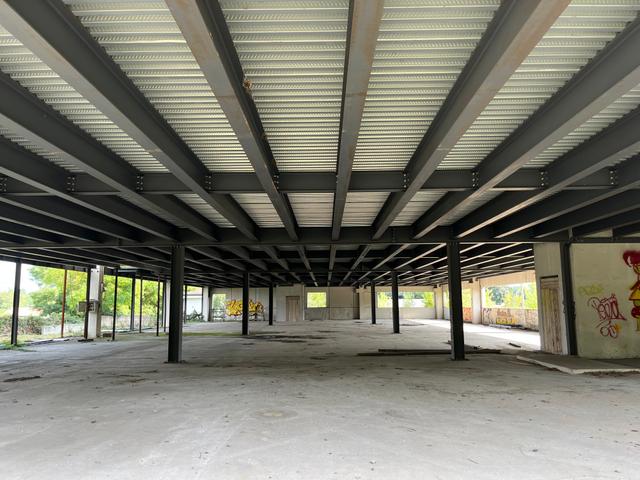 Complessi commerciali in vendita