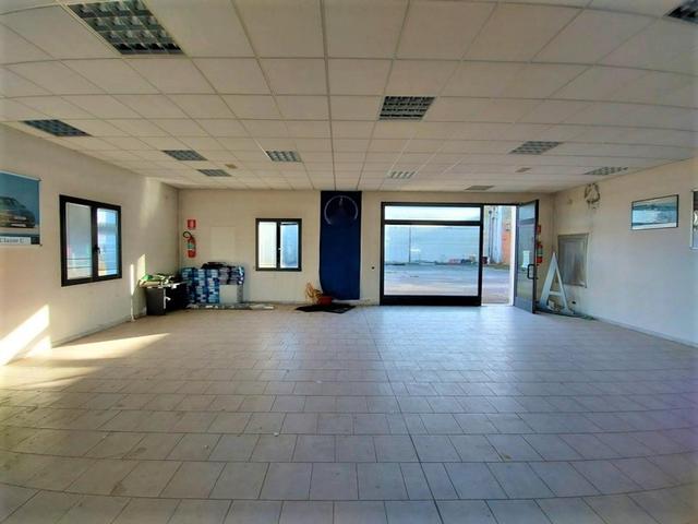 #14716 Porzione di capannone adibito ad autosalone ed officina in vendita - foto 3