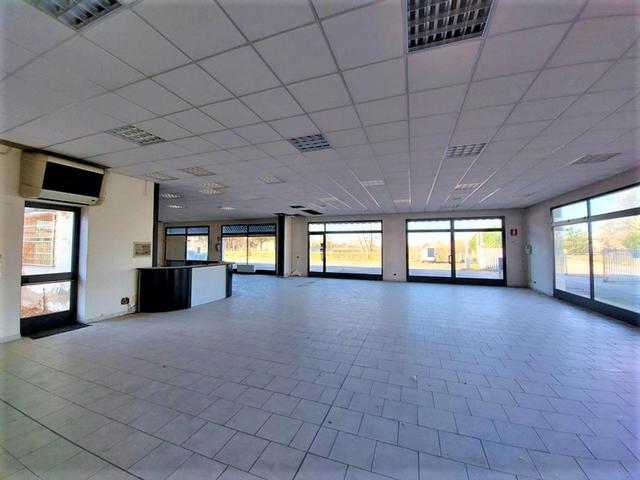 #14716 Porzione di capannone adibito ad autosalone ed officina in vendita - foto 2