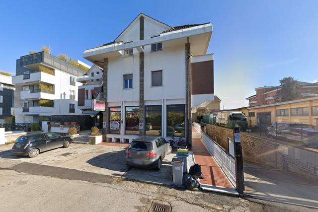 Magazzini in vendita