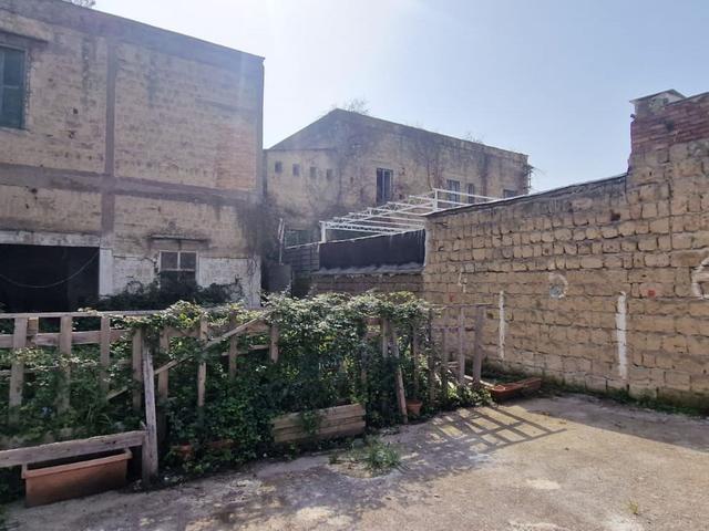 Palazzi in vendita