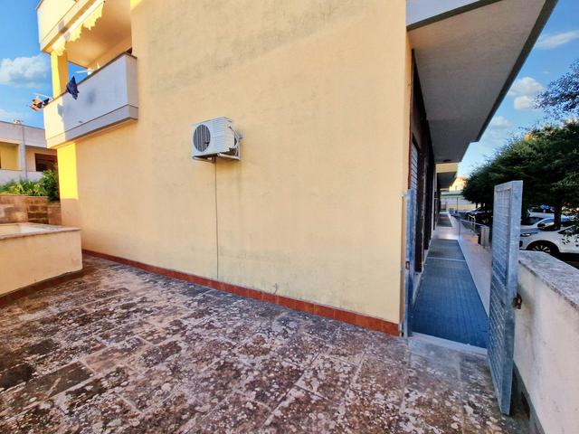 #22090 Negozio con corte pertinenziale in vendita - foto 5