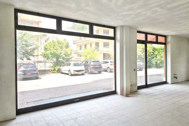 #2536114 Negozio (sub 205) in edificio polifunzionale in vendita - foto 1