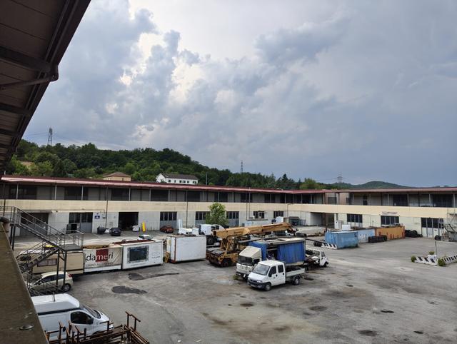 Magazzini in vendita