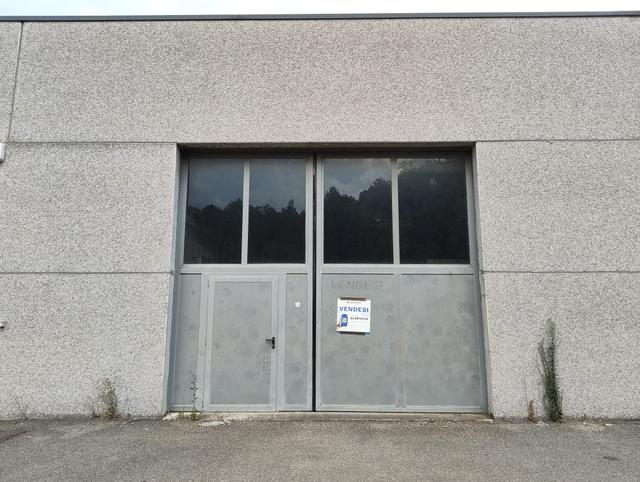 Magazzini in vendita