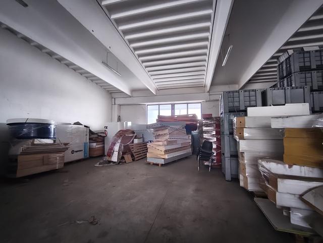 Magazzini in vendita