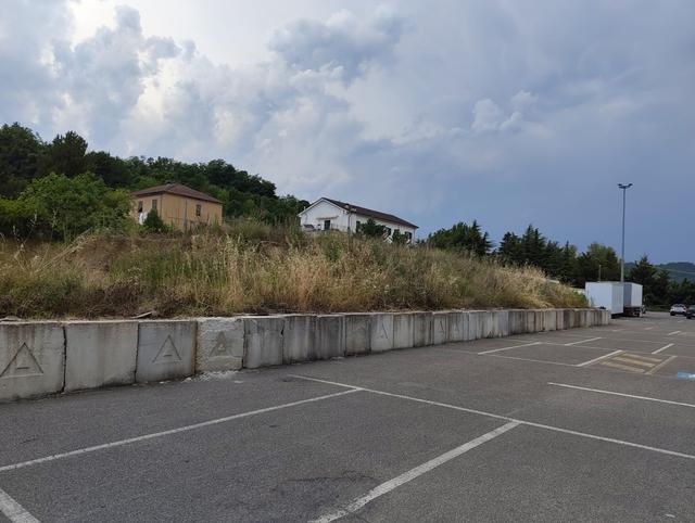 Magazzini in vendita