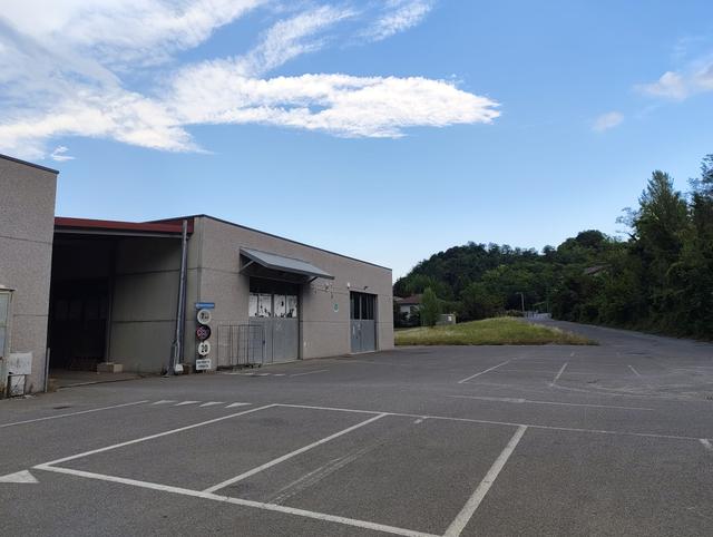 Magazzini in vendita