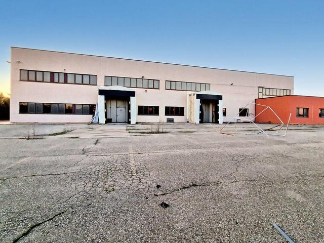 #23073 Capannone commerciale con uffici abitazione e ampia area pertinenziale in vendita - foto 8