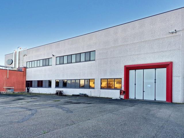 #23073 Capannone commerciale con uffici abitazione e ampia area pertinenziale in vendita - foto 5