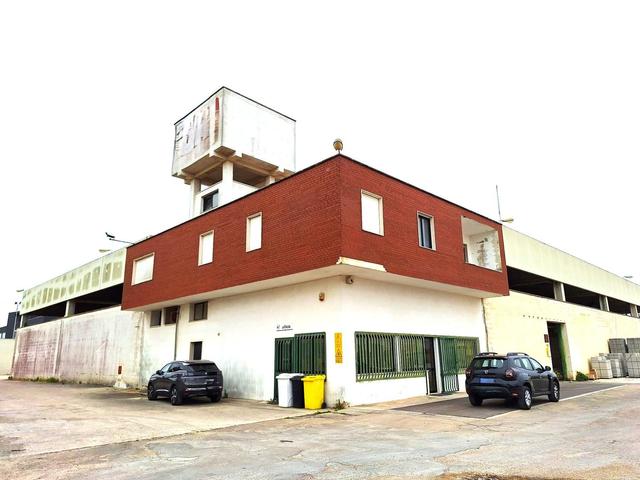 #23731 Capannone Industriale con Abitazione e Uffici in vendita - foto 2
