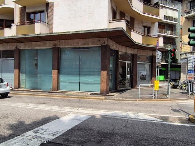 Negozi in vendita