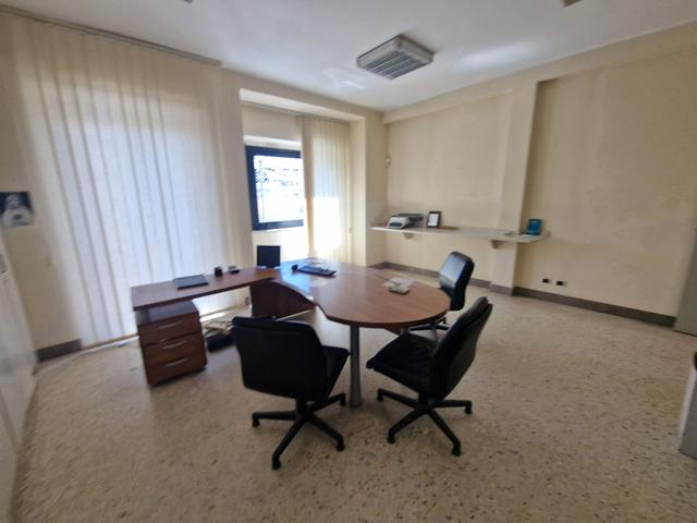 #2519012 Locale uffici disposto su due piani in vendita - foto 10