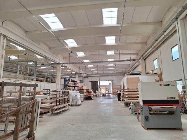 #2536049 Vendesi Capannone Industriale con ampio parcheggio in vendita - foto 4