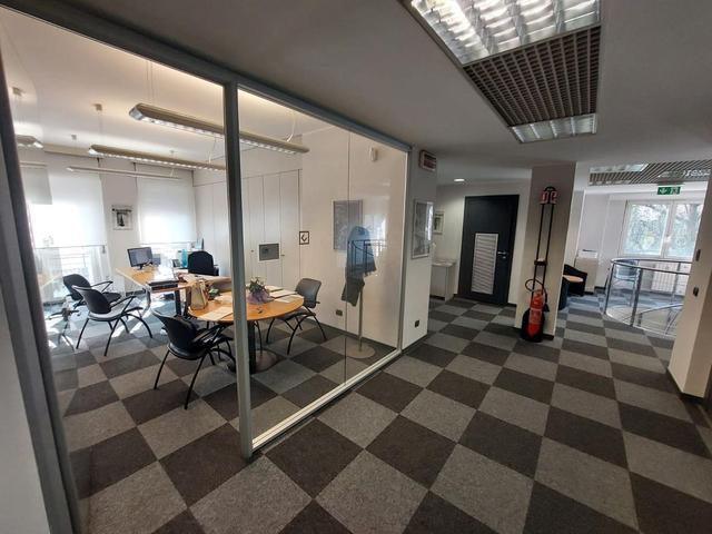 #25898 Ufficio in zona semicentrale con box auto e cantina in vendita - foto 1