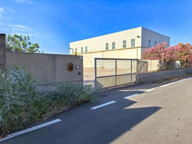 #2536610 Capannone con uffici e corte in vendita - foto 1