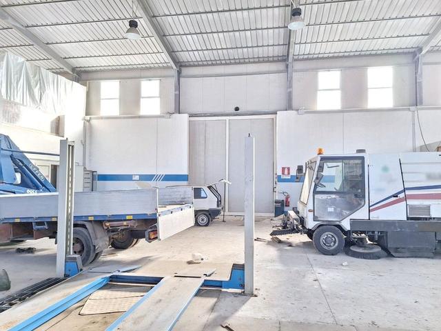 #2536610 Capannone con uffici e corte in vendita - foto 12