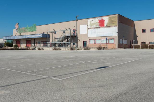 #25733 Complesso commerciale con parcheggi in vendita - foto 1