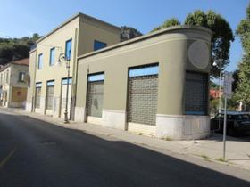 Magazzini in vendita