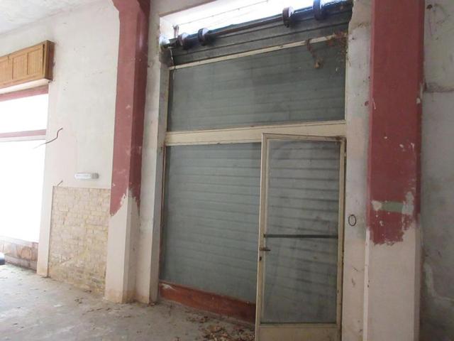 Magazzini in vendita