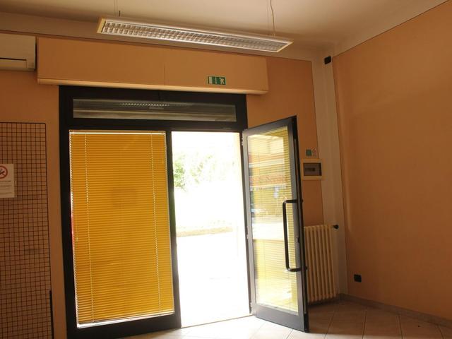 #24592 Negozio con area esterna in zona stadio in vendita - foto 4