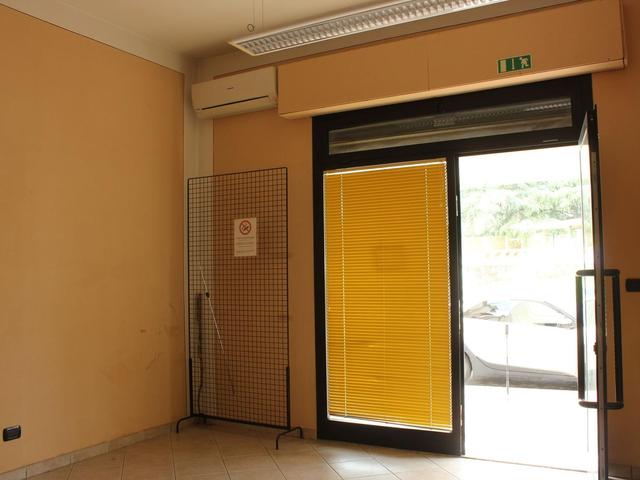 #24592 Negozio con area esterna in zona stadio in vendita - foto 5
