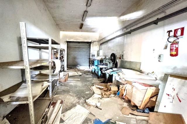 #25560 Laboratorio artigiano con corte in centro città in vendita - foto 6