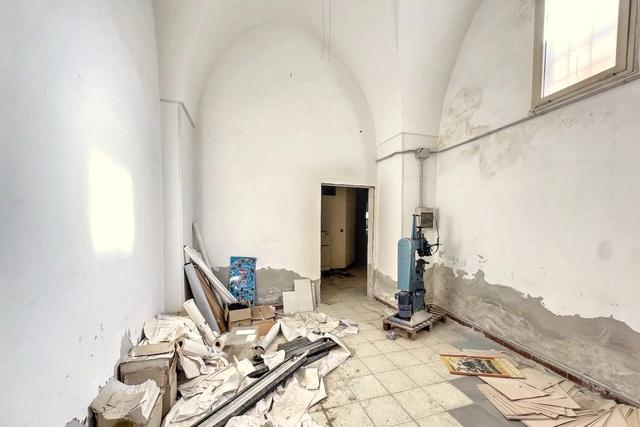 #25560 Laboratorio artigiano con corte in centro città in vendita - foto 11