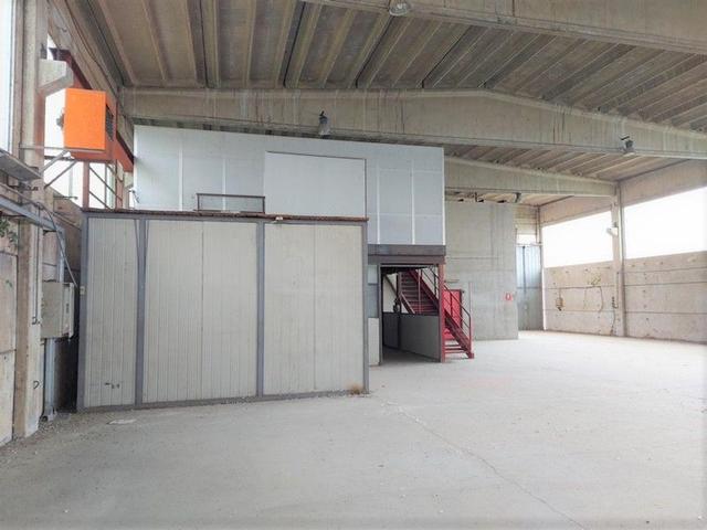 #14677 Capannone con uffici e area di pertinenza in vendita - foto 2