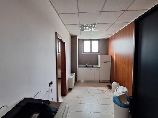 #25662 Capannone con uffici e terreno in vendita - foto 12