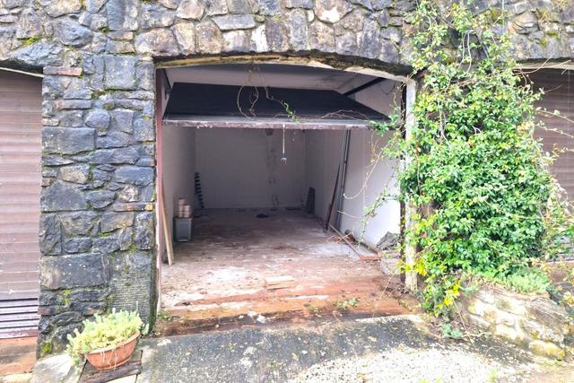 Garage in vendita