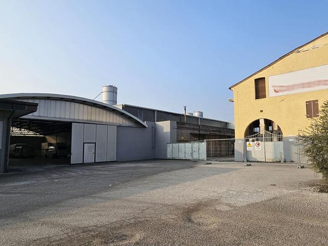 Stabilimenti produttivi in vendita