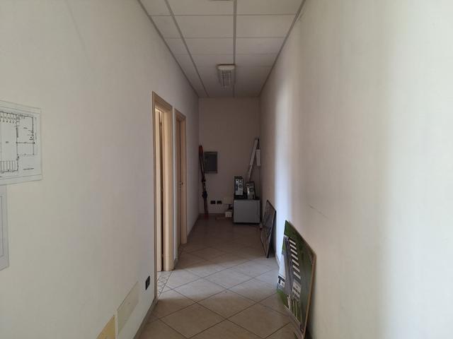 #2638718 Capannone con uffici e corte in vendita - foto 3
