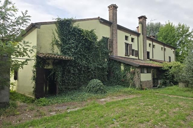 Palazzi in vendita