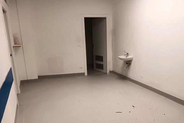 #2638329 Negozio (sub 60) in edificio polifunzionale in vendita - foto 2