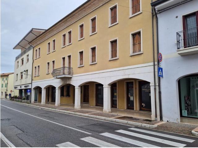 Negozi in vendita
