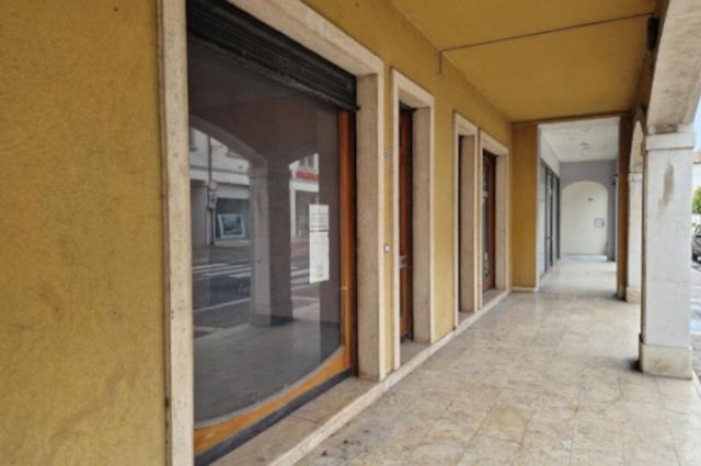 Negozi in vendita