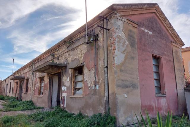 #19453 Complesso artigianale con cortile e pertinenze in vendita - foto 2