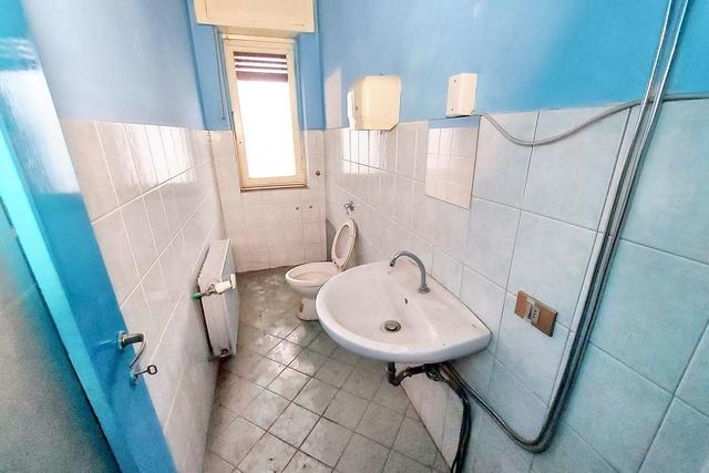 Scuole in vendita