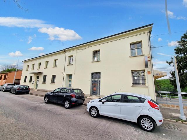 Edifici direzionali in vendita