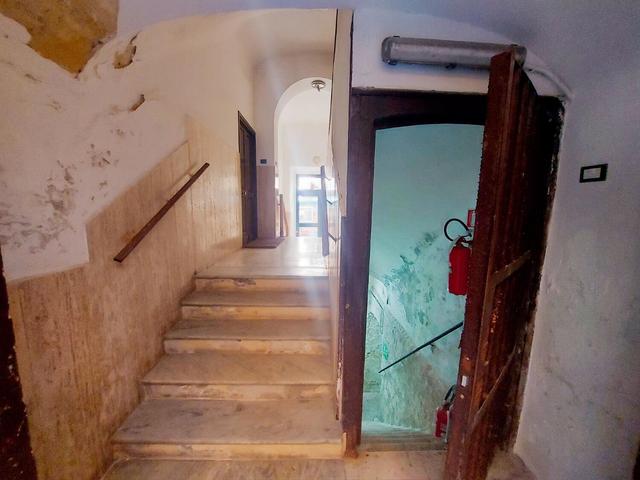 Magazzini in vendita